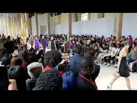 SHIATZY CHEN Autumn-Winter 2023/2024 Collection - Défilé au Palais de Tokyo 6 mars 2023