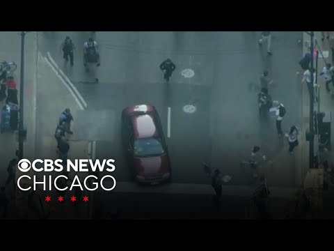 Car speeds through immigration protest in Chicago
