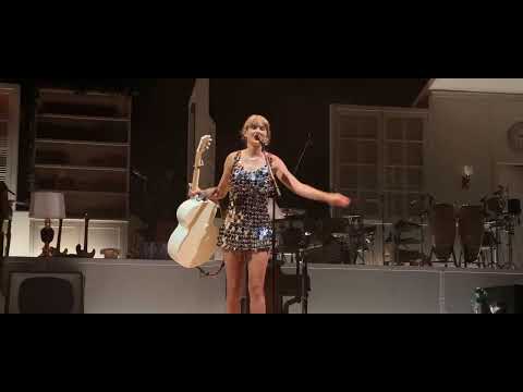 Taylor Swift - Anti-Hero (Acoustic) and The City (The 1975's Cover) [Live at The 1975 Concert]