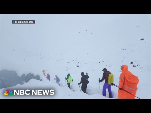 Hundreds trapped by blizzard conditions on Mount Everest