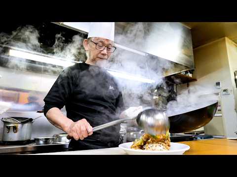 Skilled 77-year-old pot-wielding craftsman! Incredible lunch for only ＄4 USD at Chinese restaurant.