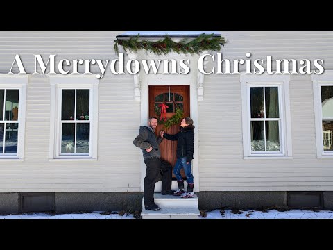 A Cozy Christmas Cottage in the Rural Countryside of Maine 