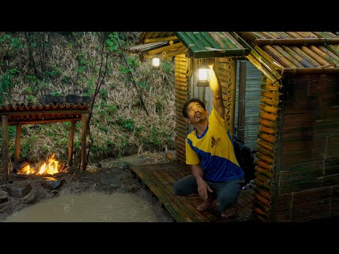 Camping Saat Hujan Deras di Pinggir Sungai Membangun Kolam Ikan dan Kamar Mandi di Depan Shelter