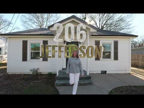 Fully Renovated Downtown Fayetteville TN Home Under $235K! | 206 Jefferson St - The Locals Company