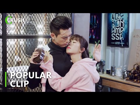 The girl pounces on CEO after drinking, arousing his "desire",couldn't help falling in love with her