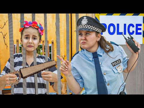 Ruby and Bonnie Cardboard Jail Escape – A Lesson in Right and Wrong