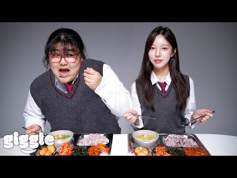 Popular vs Unpopular girl having school lunch I Have you ever eaten alone?