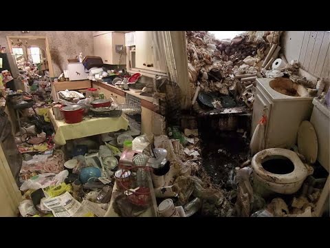 🤮Neighbors complained about the strong odor emanating from the house | Cleaning For Free👌