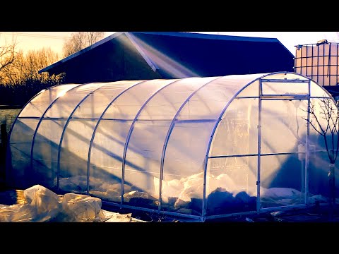 теперь только пленка вместо Пкарбоната ,смотри почему )про фундамент парника и автоматику