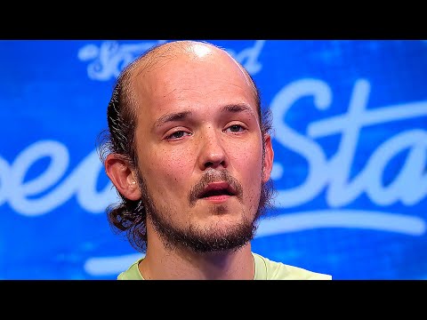 Jeder LACHTE über ihn.. dann hörte man seine STIMME! 😯