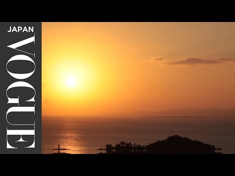 石垣の美ら海を、滑るように走る。クラシックな沖縄の船でクルーズ。| MEET with LOCALS | VOGUE JAPAN