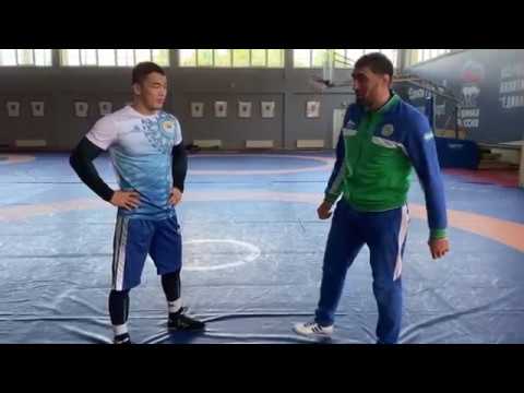 Бросок прогибом, рука голова - показывает Рустам Ассакалов и Акжол Махмудов