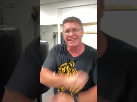 Reverse elbow strike for self defense