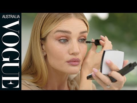 Rosie Huntington-Whiteley's easy metallic eye look | Vogue Australia