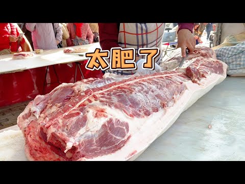 華哥今天被圍攻了，剛搬上來的豬肉一會兒賣光了，一買幾十斤，大哥花200包圓一案子【玖叔v​​log】#pork #猪肉 #玖叔vlog#华哥猪肉#玖叔猪肉#豬肉