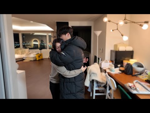 A couple in their 7th year of separation begins to meet again a month later.