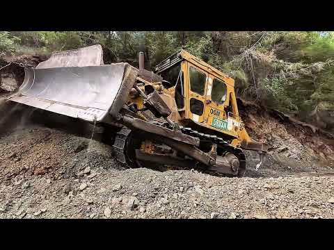 HIGH AREA NARROW AND NEED TO BE OPENED ROAD CLEARANCE WORKS WITH BULLDOZER #komatsu #working #dozer