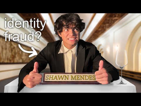 i lied that i'm a celebrity to get celebrity things...