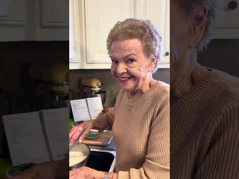 Part 4 of Soup-er Bowl Week. 🥔Potato Soup🥣. This recipe is full of flavor and is like a hug! 🤗