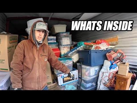 Going Thru Storage Units - We Bought an Abandoned Locker!