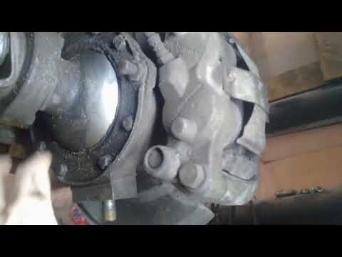 How not to tighten kingpins and bearings on a UAZ Patriot.