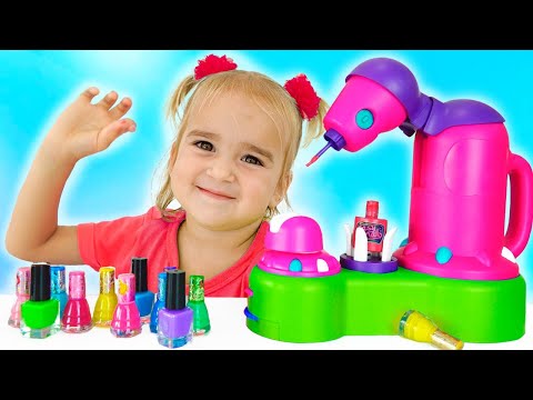 Alice plays with makeup toys and other stories for kids