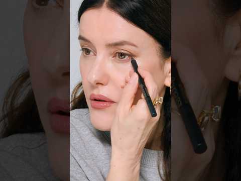 This Eye Lift Trick Changes Everything ✨ #makeup #ytshorts #lisaeldridge