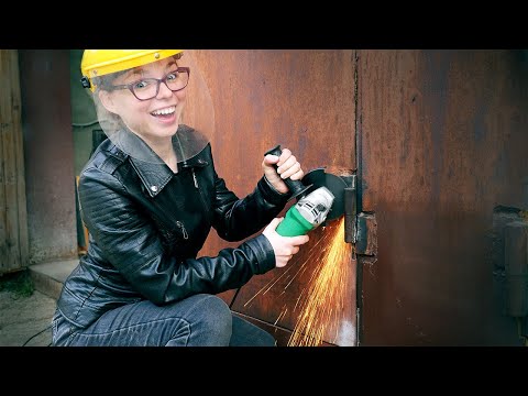 GARAGE DOOR STORY! I'm replacing the hinges on my GARAGE DOOR!