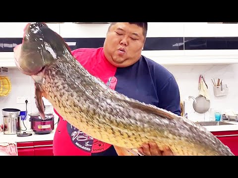 26kg grass carp & spiced pork stewed; tender & tasty. Neighbors enjoy! [Fat Monkey Boy]