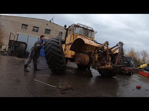 Трактор Кировец. Дискую поля после подсолнечника.