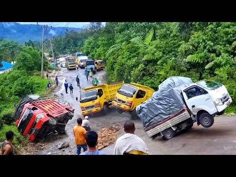 Incident Compilation: Truck on Dangerous Climbing Road