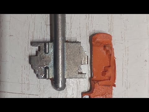 Не оставляйте ключ в замке!