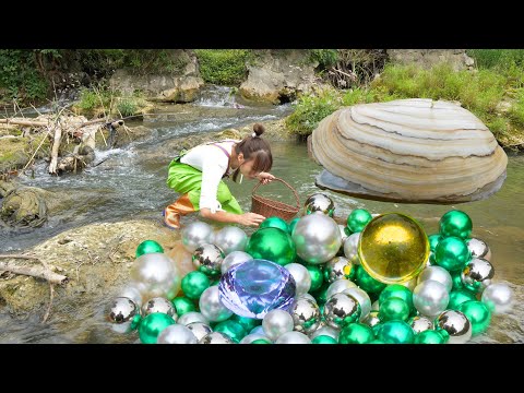 By the dreamy river, a girl picks up a giant clam, unveiling the dazzling prelude of pearls