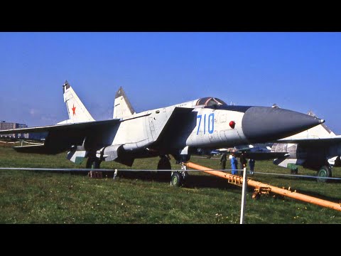 When CIA Engineers Tore Apart a MiG-25 and Found Metal They Didn’t Even Recognize