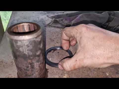 Gazelle. Secondary shaft seal replacement, Daimos gearbox.