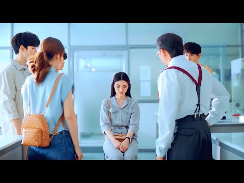 بنت كيوته بتروح مدرسة جديدة وبتقدر تخلي كل الشباب تحبها إلا الشاب الي عجبها مش بيعبرها ملخص مسلسل