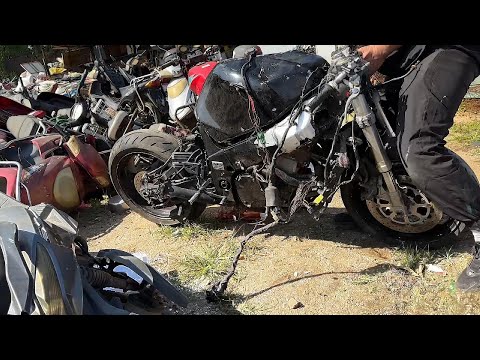 Visually Stunning Restoration of the Suzuki R750 Sportbike – Bringing the R750 Back to Life