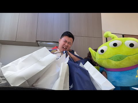 突發直播🔥史上最猛烈嘅包包開箱🔥 10個包包開箱！￼破產了！不是假的包包是真的包包你們最愛💙￼￼￼￼￼￼