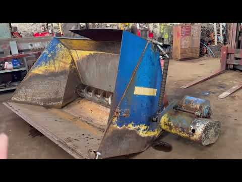 Changing brackets on bucket from Merlo to JCB