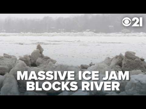 Ice jam threatens to flood river, people evacuate boats