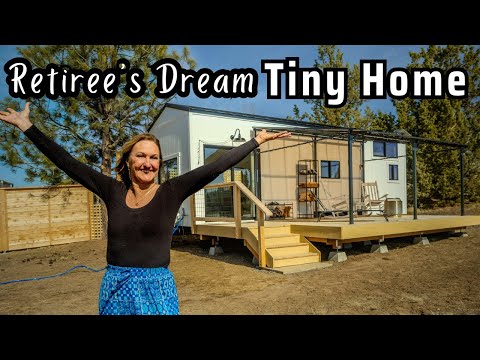 Retired Grandma's Gorgeous Tiny House in Daughter's Backyard