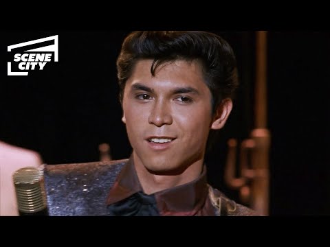 Crowd Goes Wild for Ritchie’s 'La Bamba' | La Bamba (Lou Diamond Phillips, Esai Morales)