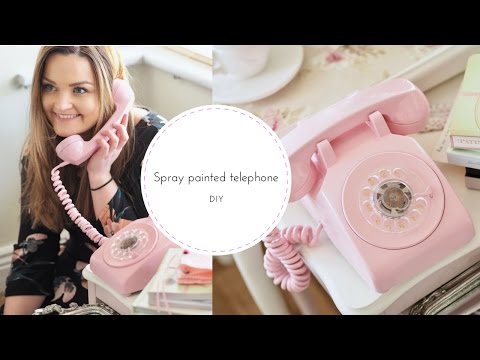 Retro telephone DIY makeover using Rust-oleum candy pink spray paint.