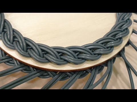 Оплетение деревянного донышка косичкой с обеих сторон прутком 2 мм.