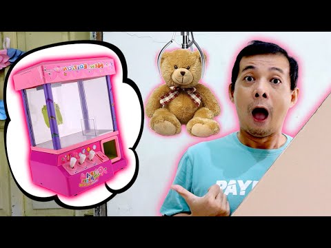 MAKE A DOLL CLAW MACHINE FROM CARDBOARD!! CnX Adventurers