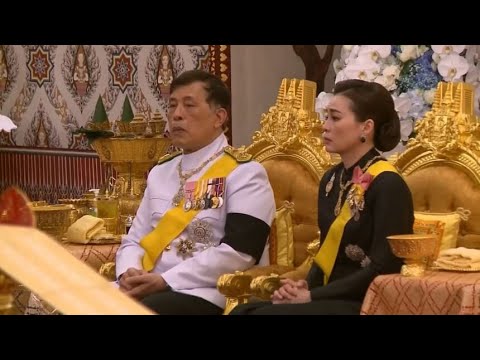 The King and Queen bathe the royal corpse of Her Majesty the Queen Mother.