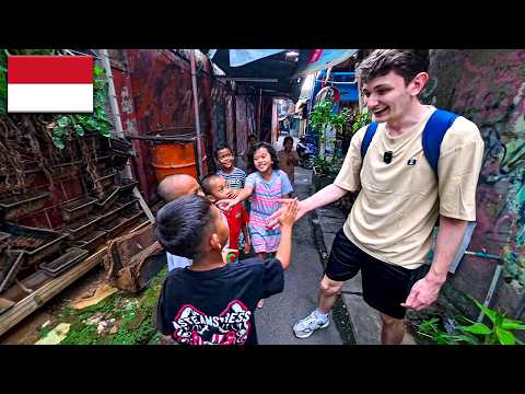 This is How They Treat You in Indonesia! | Inside a Local Kampung in Jakarta 🇮🇩