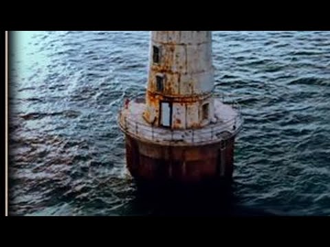 男人花了20万 美元买了一座废弃的灯塔并对其进行改造 #灯塔改造 #解压 #末日堡垒 #荒野建造 #海上改造