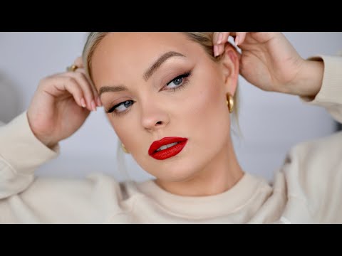 HOW TO CLASSIC CHRISTMAS MAKEUP TUTORIAL *snow fox eyes* Hacks, Tips & Tricks for Beginners!