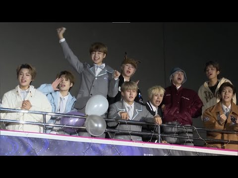 《亞洲超星團》聲勢浩瀚 開篷車到鬧市巡遊 粉絲熱情尖叫！